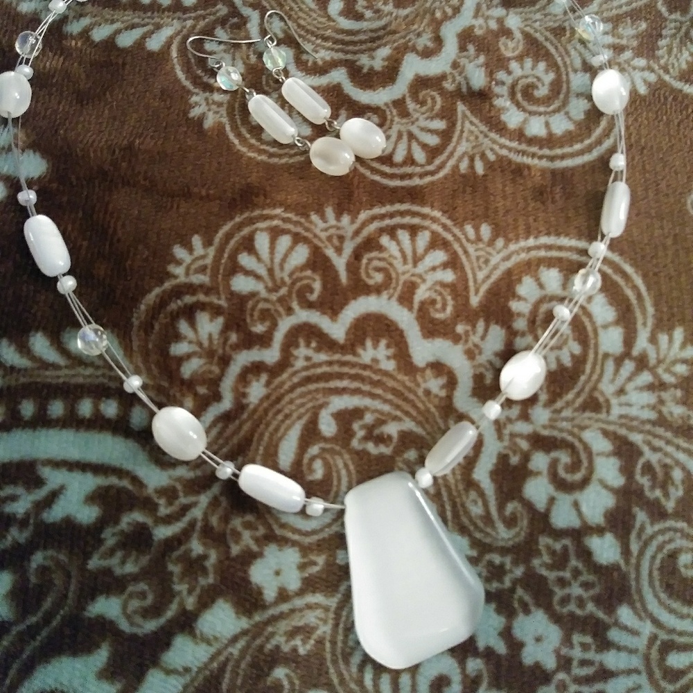 White Cat's eye Necklace Set